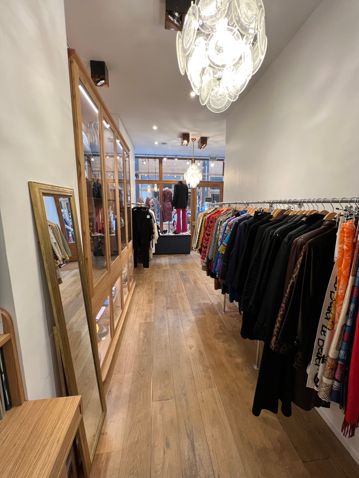 ALE Paris - Luxury Vintage Boutique and Custom Tailoring — photo 5