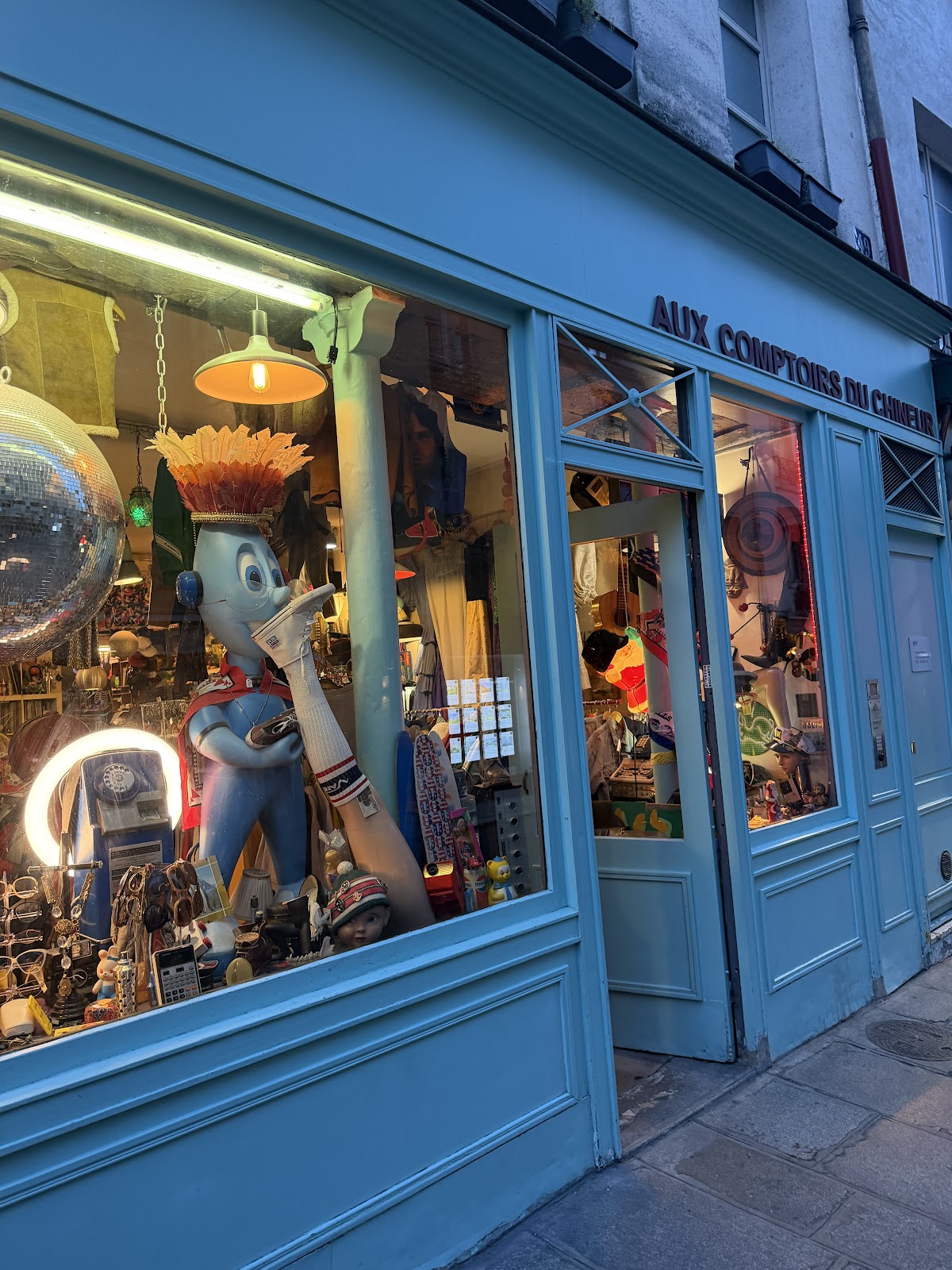 Photo de Aux comptoirs du chineur