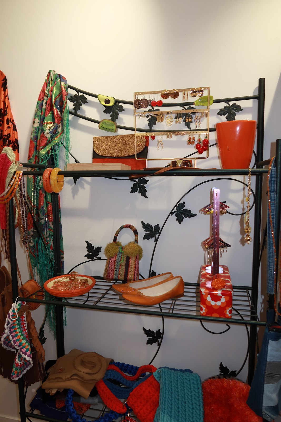 ayeth - second hand shop & personal thrifting — photo 3