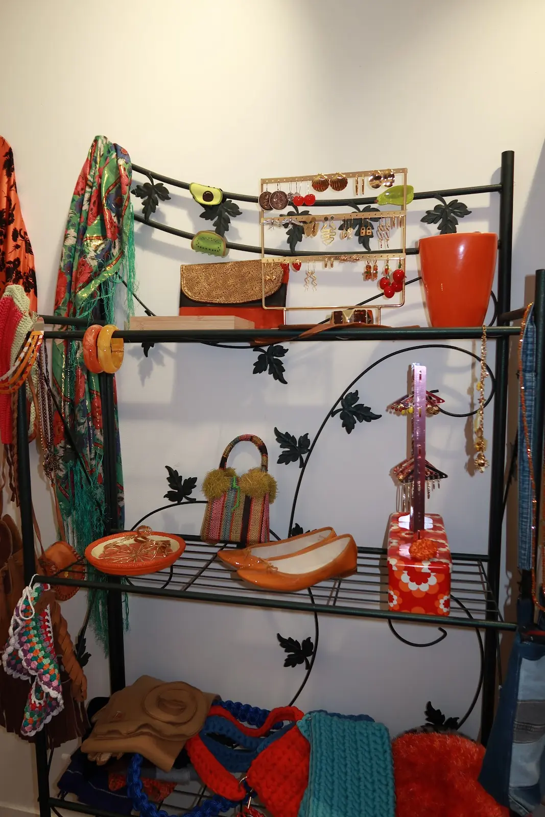 ayeth - second hand shop & personal thrifting — photo 3