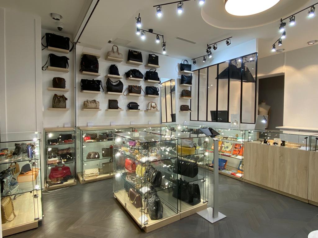 Photo de CORNERLUXE DEPOT VENTE PARIS 16 NORD