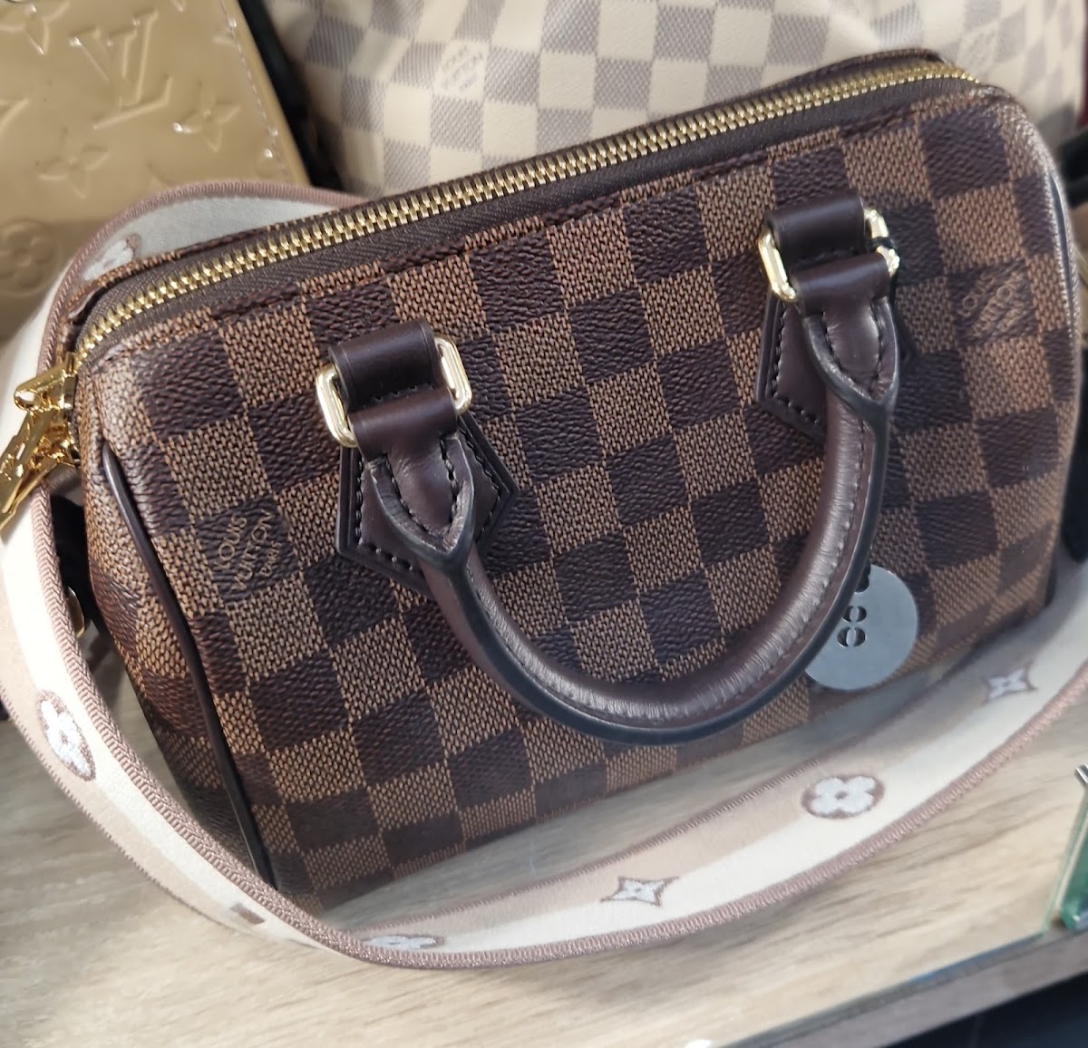 CORNERLUXE DEPOT VENTE PARIS 16 NORD — photo 2