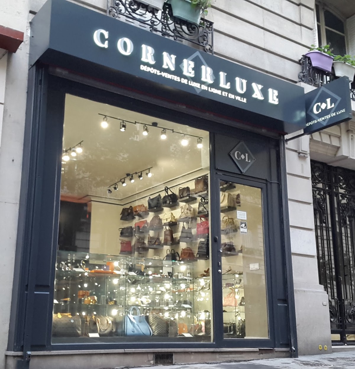 CORNERLUXE DEPOT VENTE PARIS 16 — photo 5