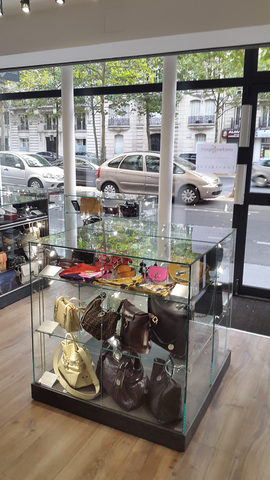 CornerLuxe — photo 2