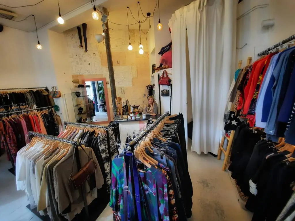 Dépôt-vente Les Robes infidèles — photo 4