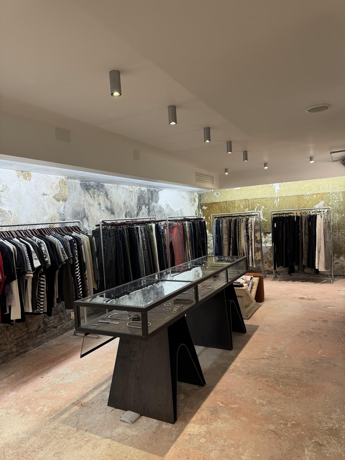 DolceVitaHub Bastille - Archive, Designer & Vintage Store — photo 3