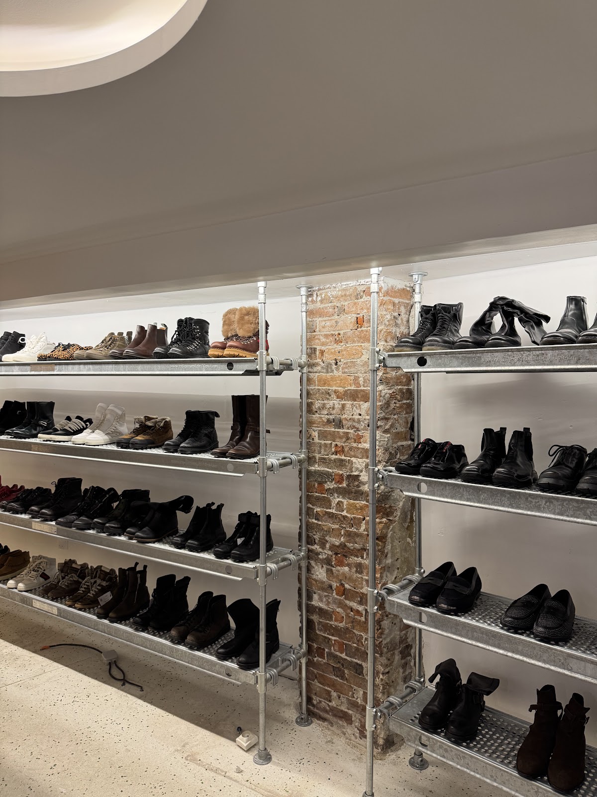 DolceVitaHub Bastille - Archive, Designer & Vintage Store — photo 5