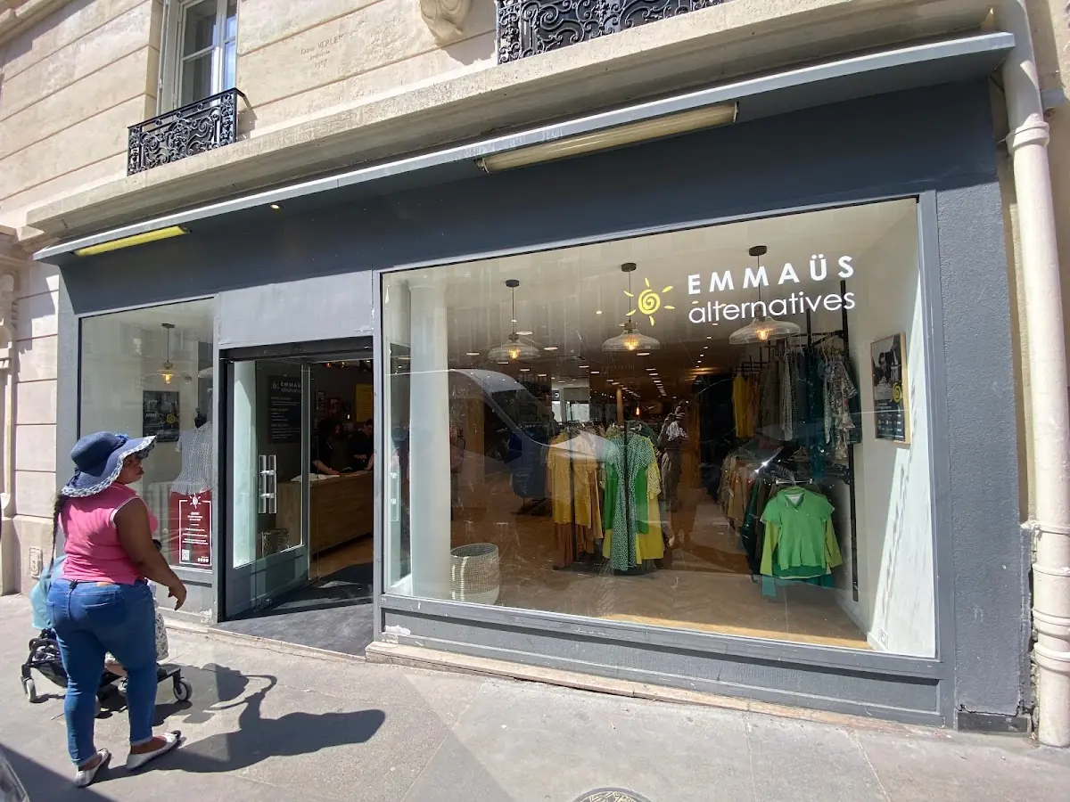 Emmaüs Alternatives Clichy — friperie solidaire dans le 9e