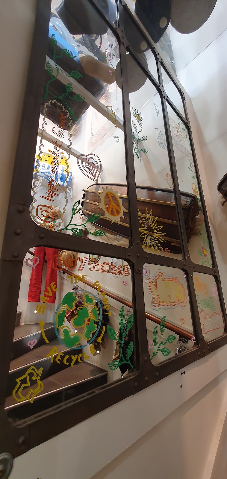 HIPPY MARKET RAMBUTEAU — photo 3