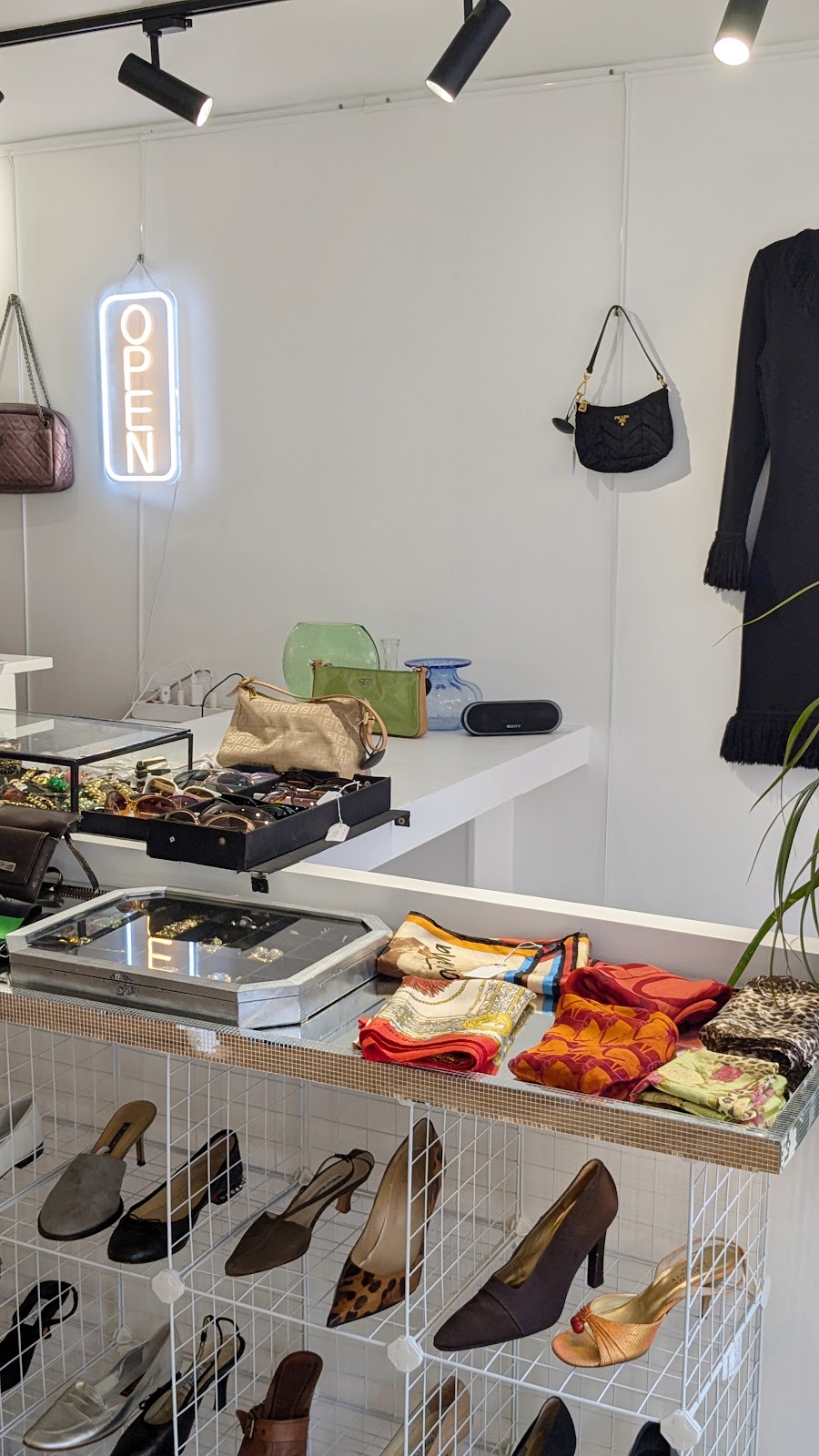 Iconic Vintage — photo 2