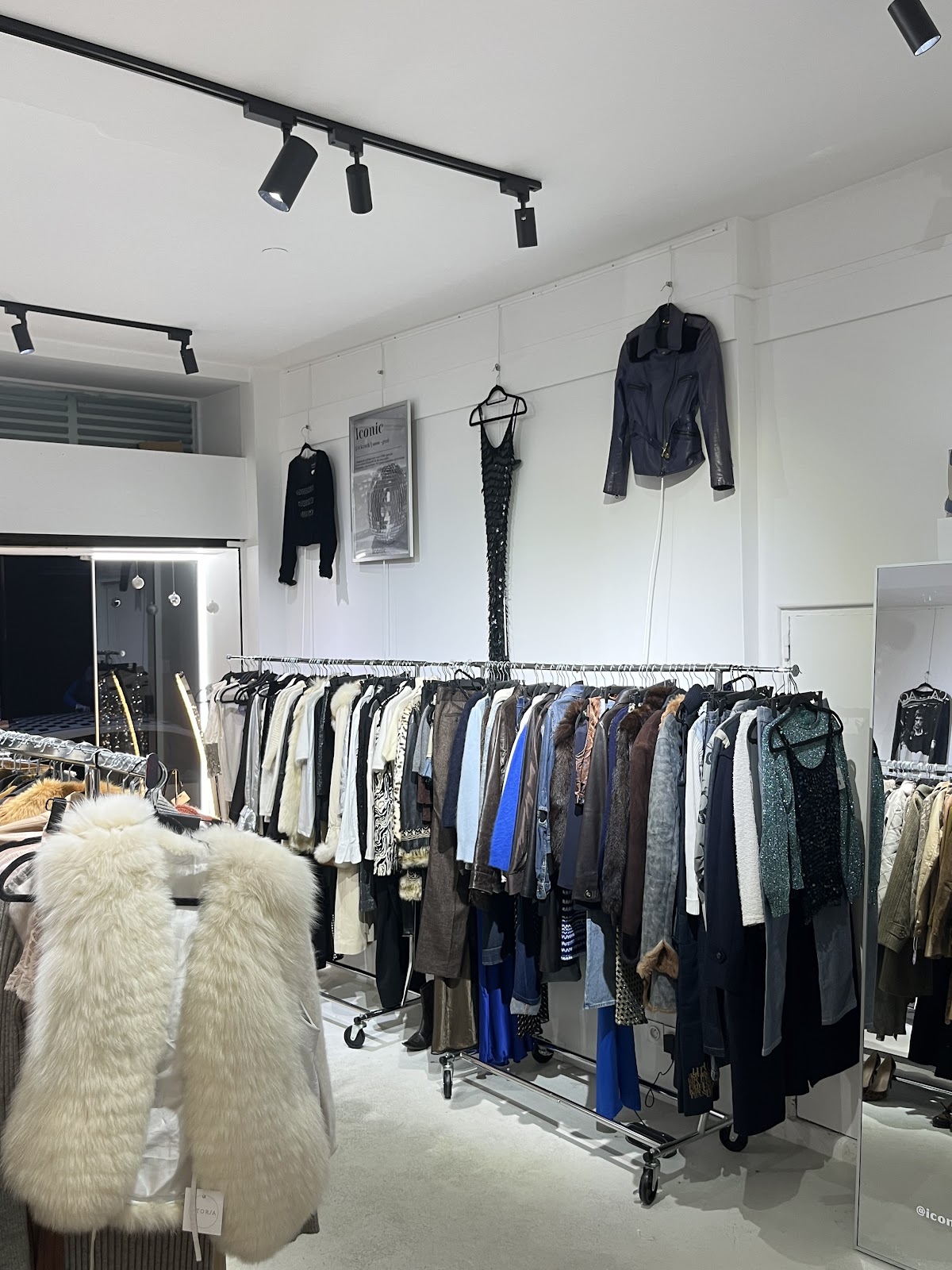 Iconic Vintage — photo 3