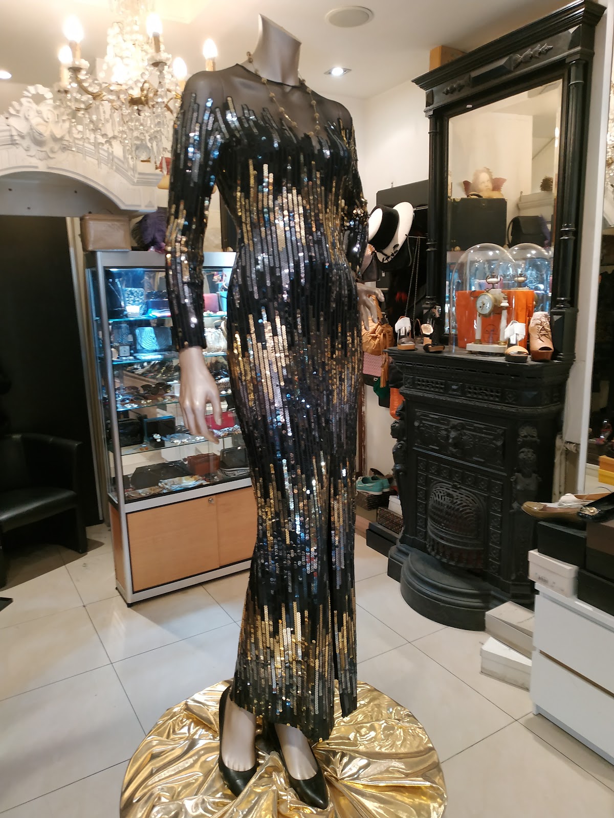 Just Looking — photo 2