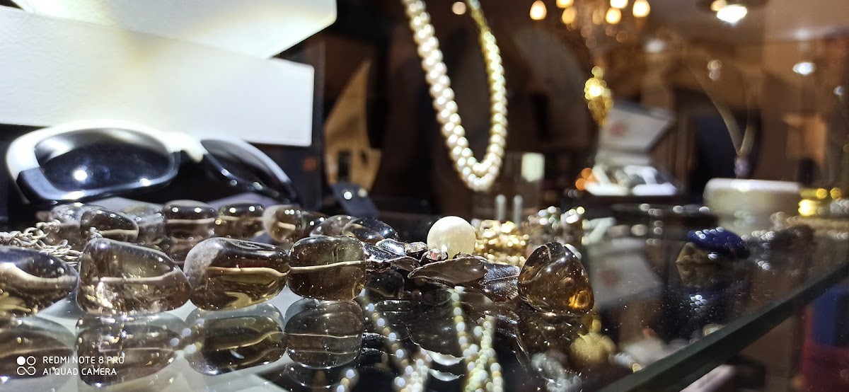 Just Looking — photo 3