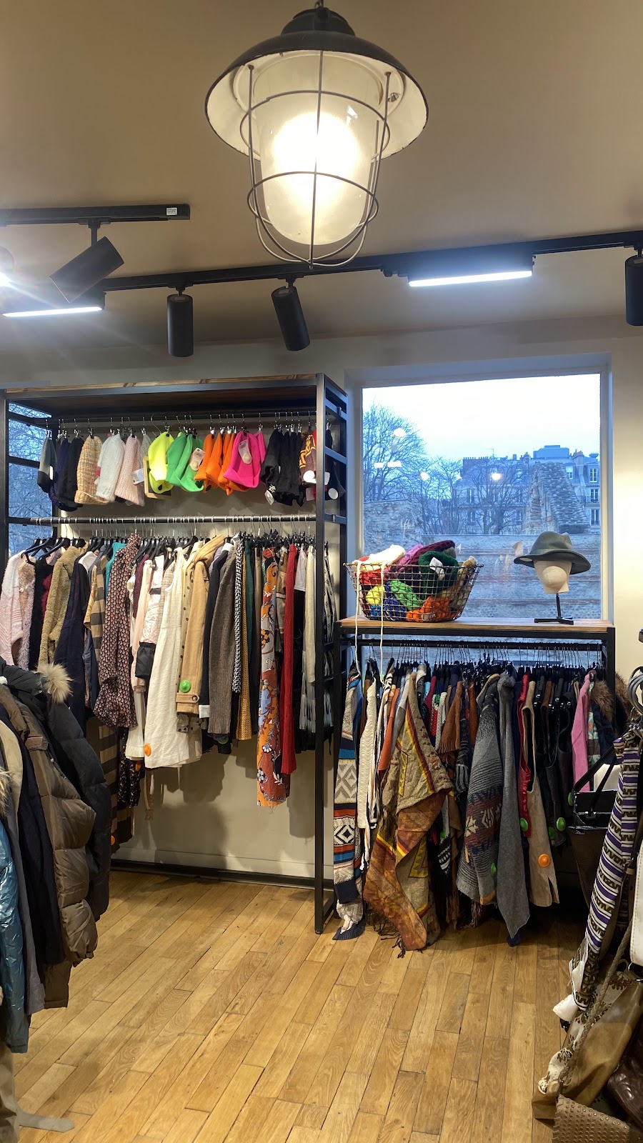 Kilo Shop Paris Saint Michel — photo 5