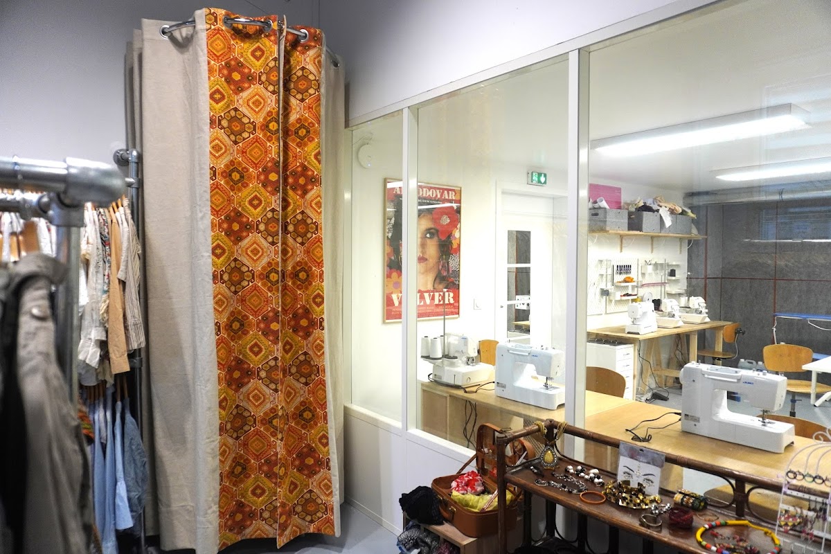 LA TEXTILERIE AU TLM : recyclerie textile, friperie et cours de couture — photo 2