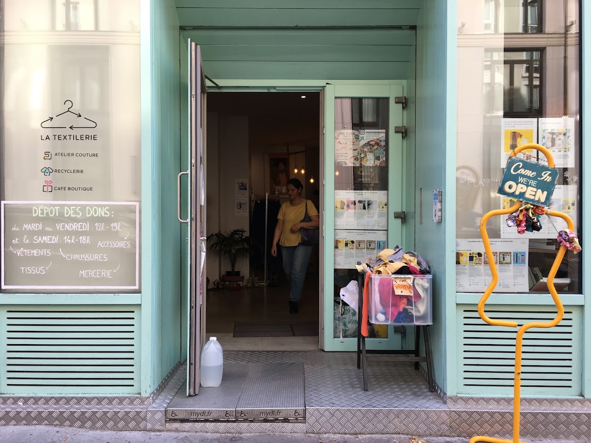 Photo de La Textilerie : Recyclerie Textile, Friperie Et Cours De Couture