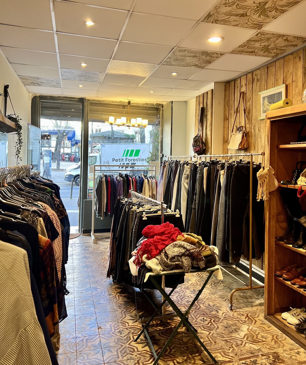 Les Bons Bails Friperie Paris 20 — photo 2