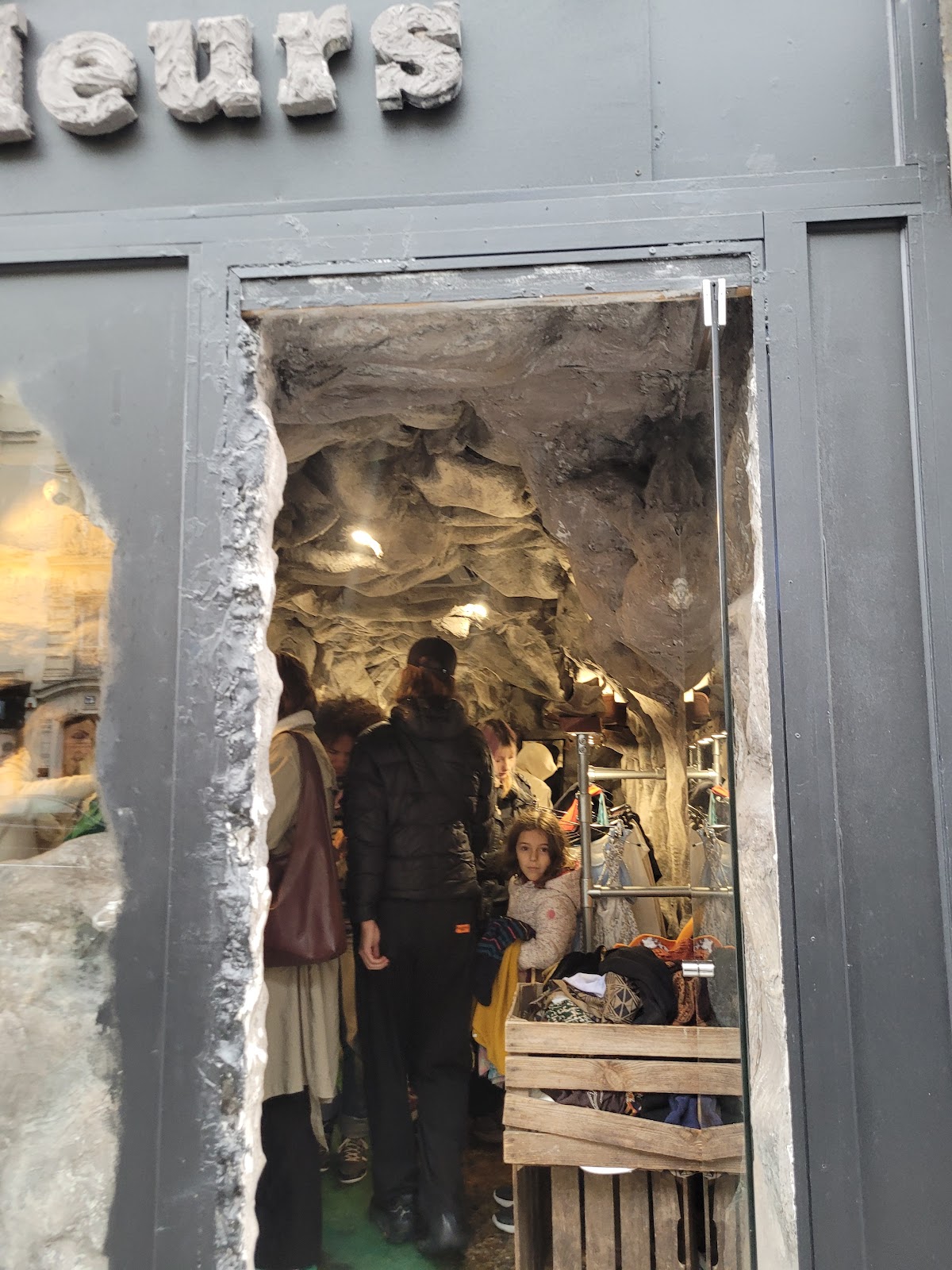 Photo de Les sales voleurs Monge