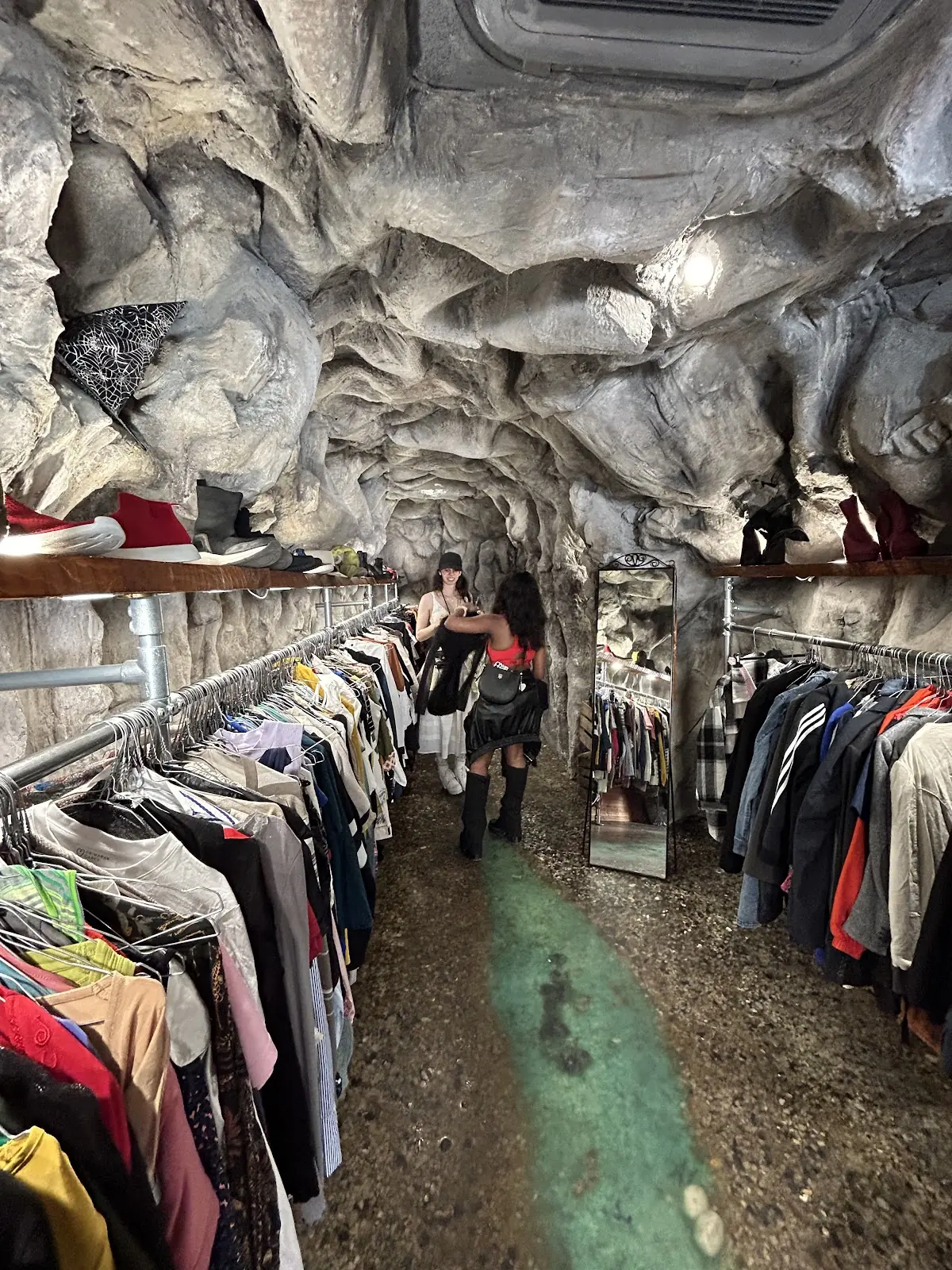 Les sales voleurs Monge — photo 2