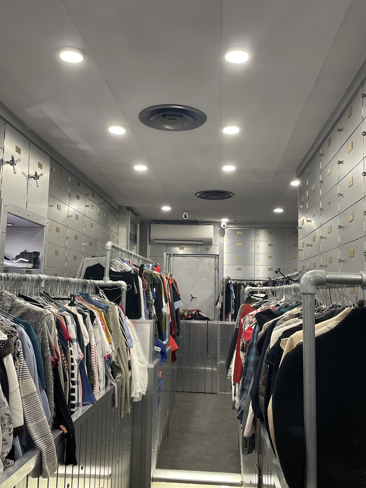 Les sales voleurs — photo 3