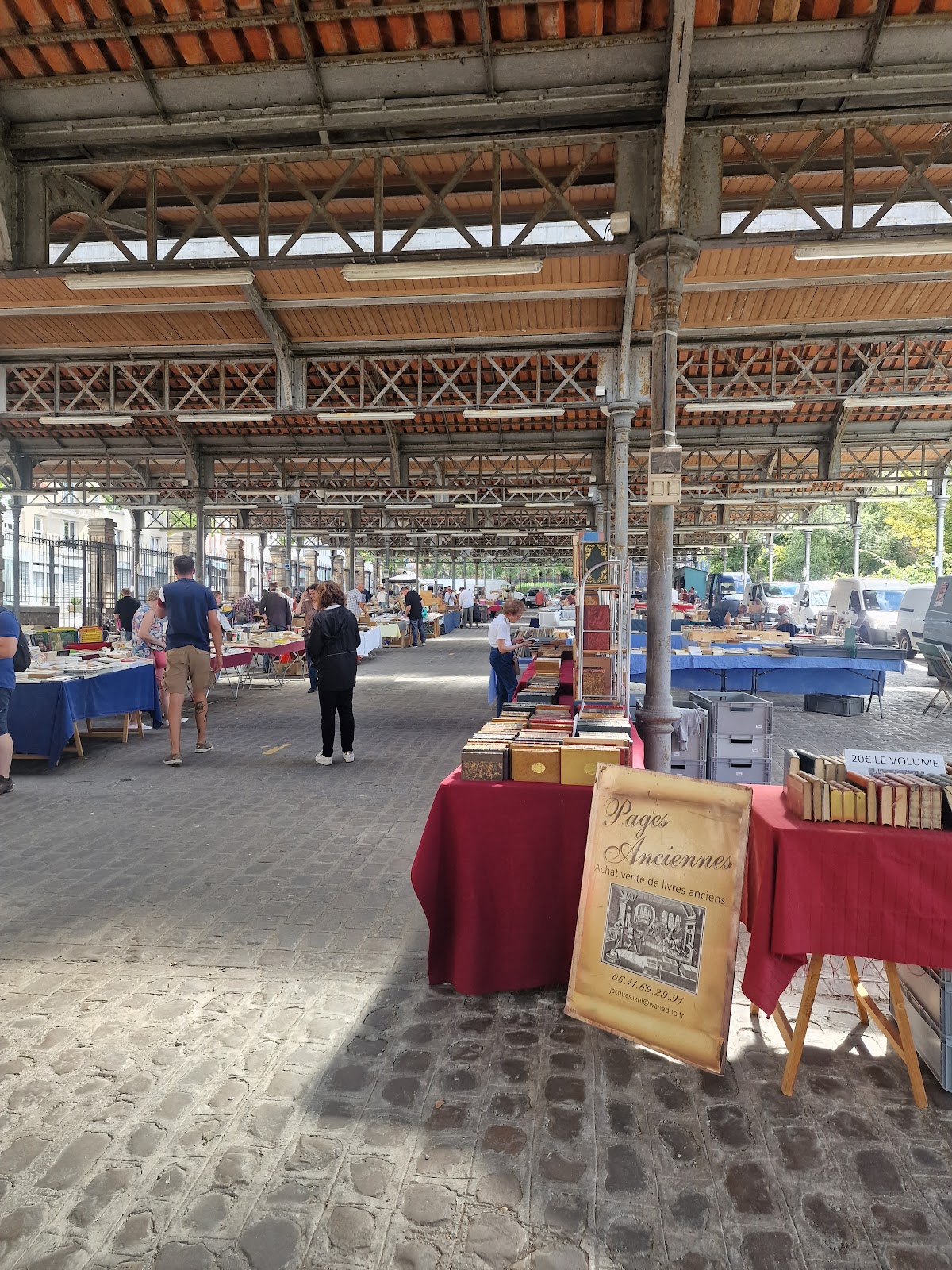 Marché du livre ancien et d'occasion — photo 2