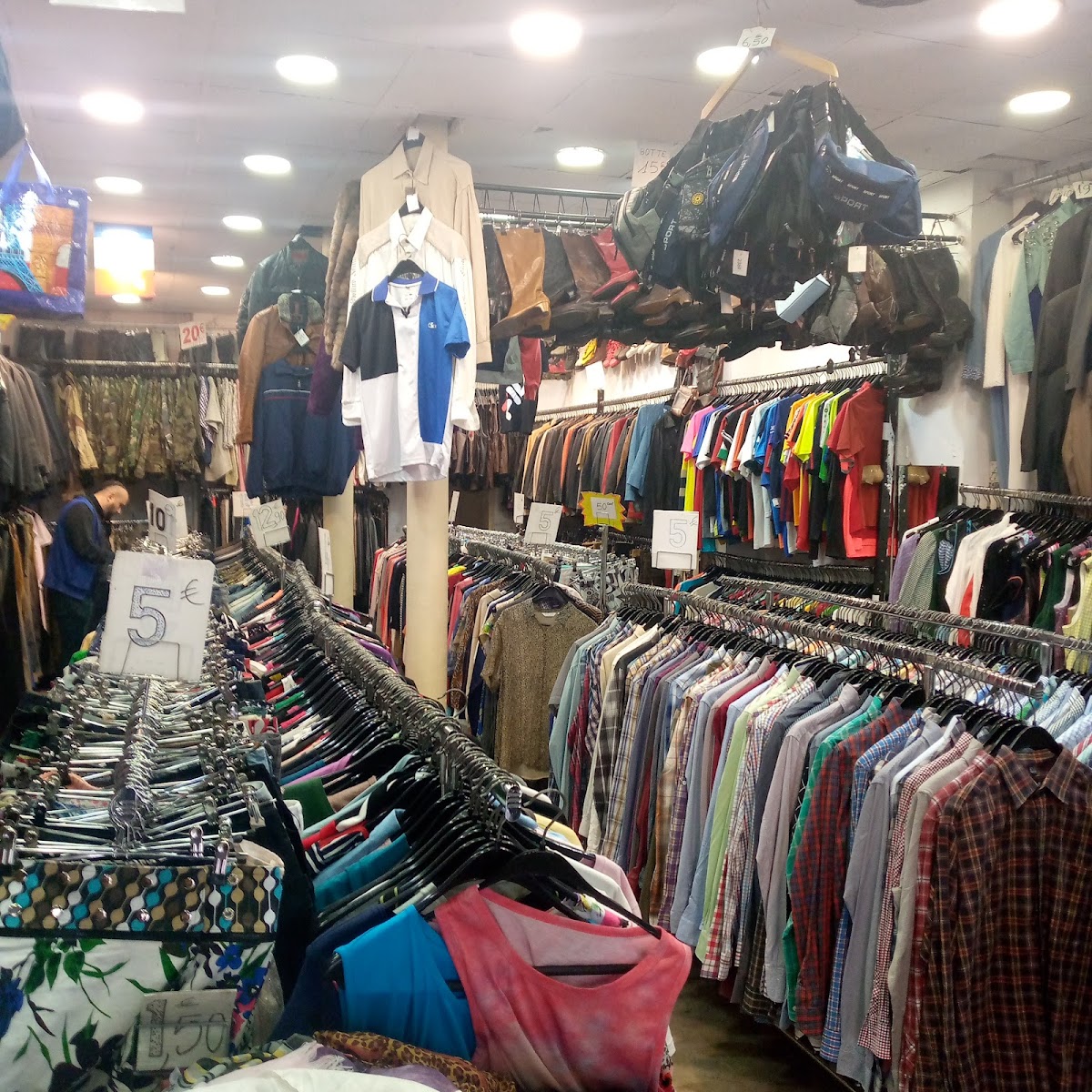 Momo Le Moins Cher — photo 5