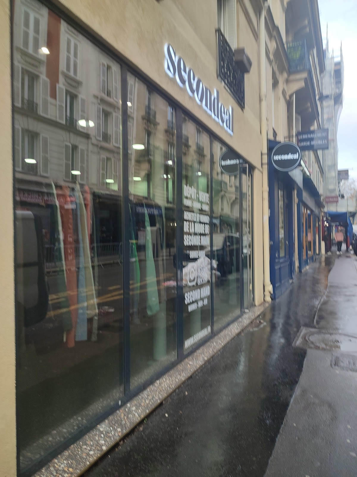 Photo de SECONDEAL Paris - Magasin de seconde main - dépôt vente - Friperie -Vintage - Vêtements seconde main