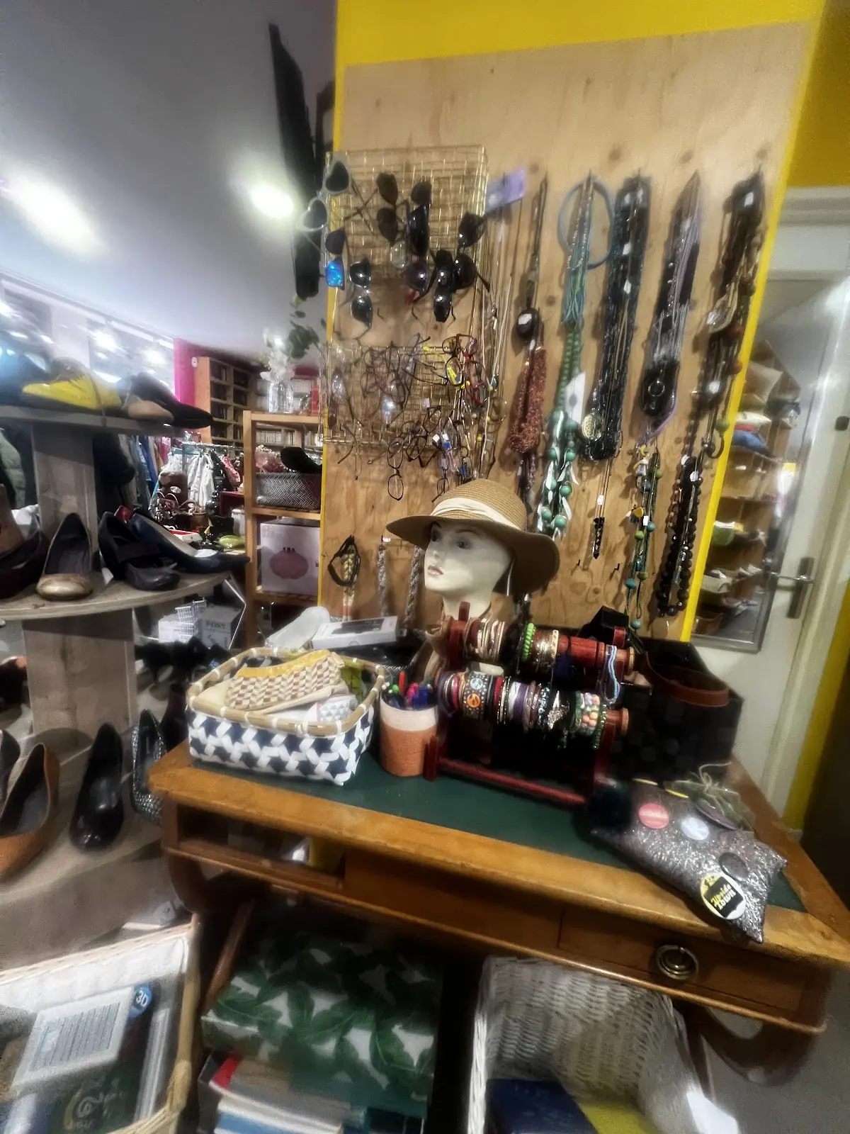 Shop Emmaus Charonne — photo 3