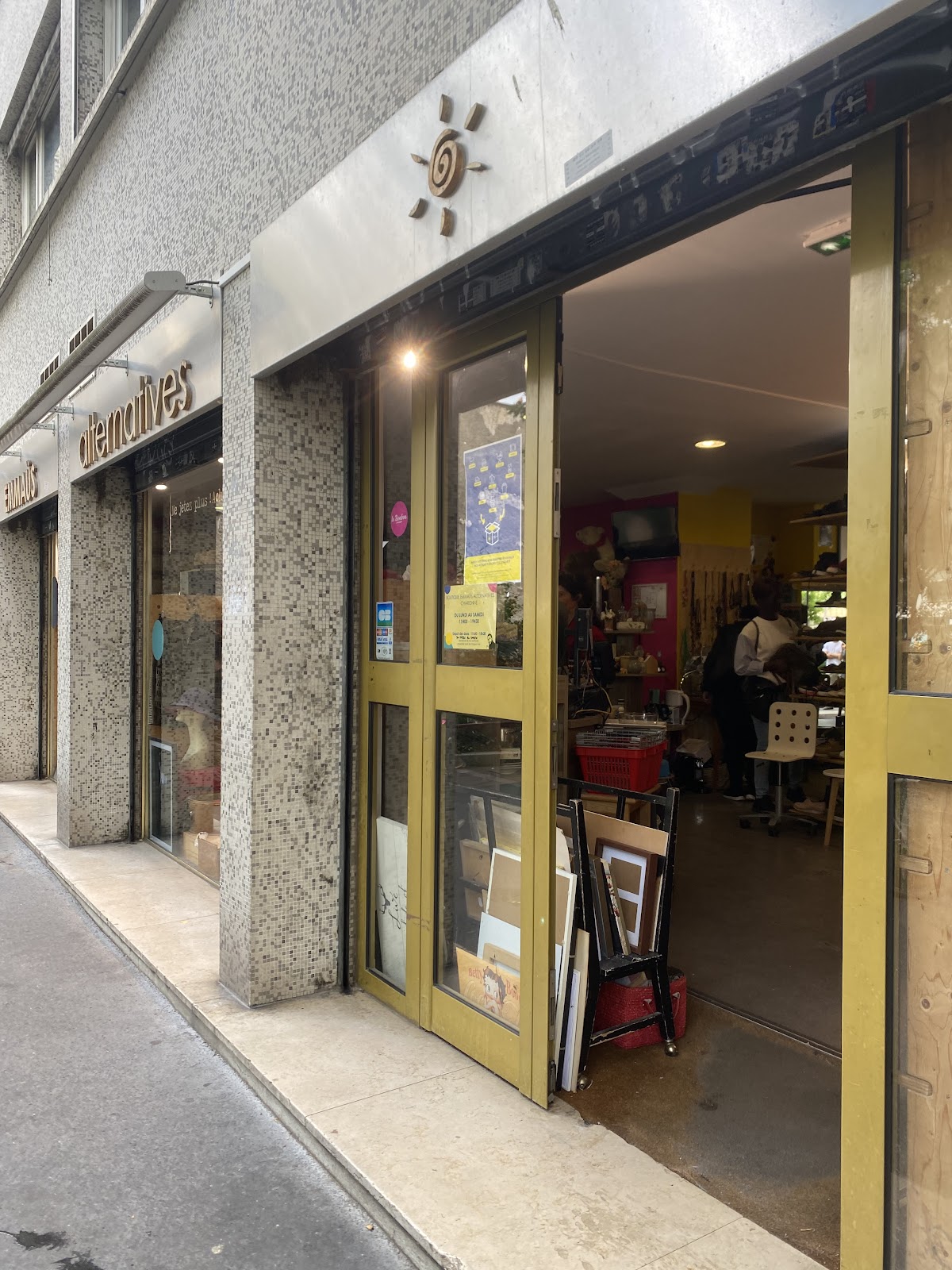 Shop Emmaus Charonne — photo 4