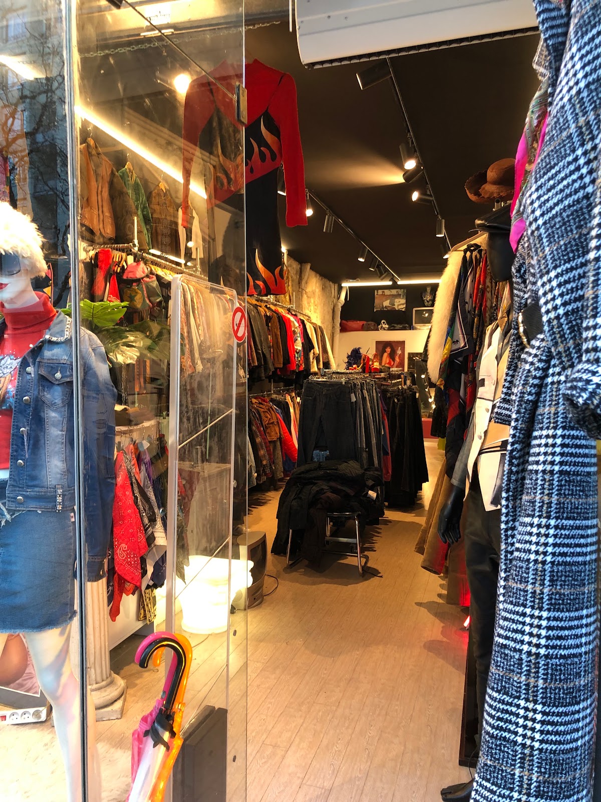 Tragic Vintage Store — photo 3