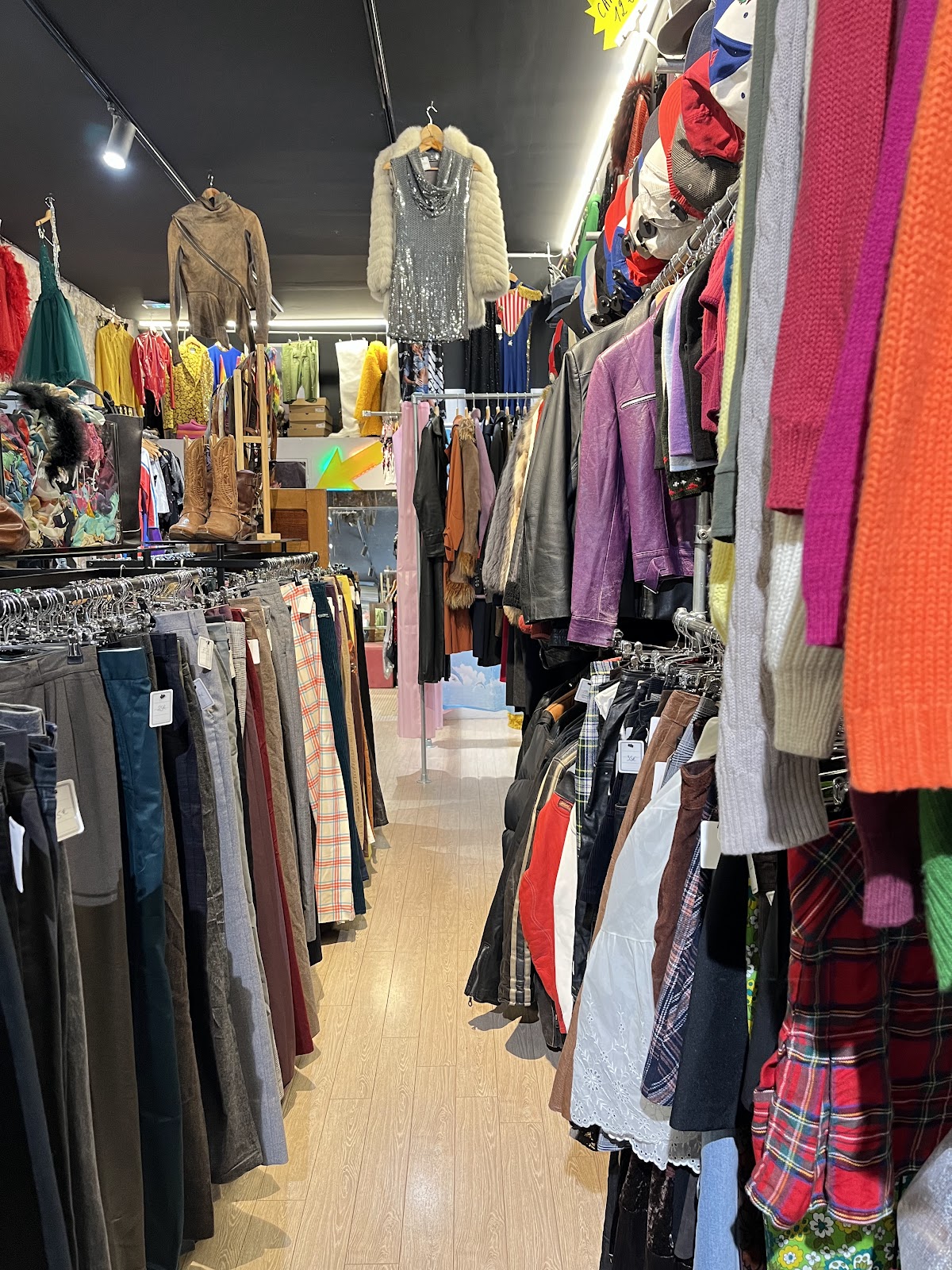 Tragic Vintage Store — photo 5