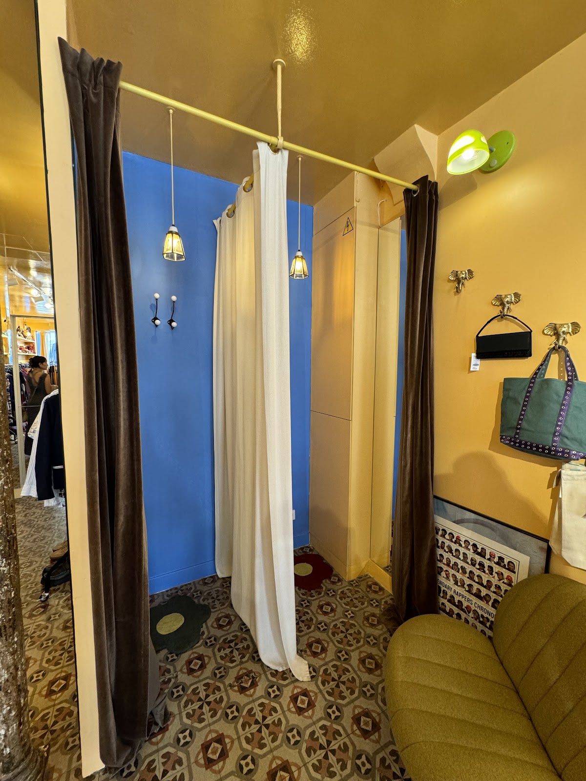 YALLÄ Paris 10 - Dépôt-vente / Second-hand store / Curated Vintage — photo 4