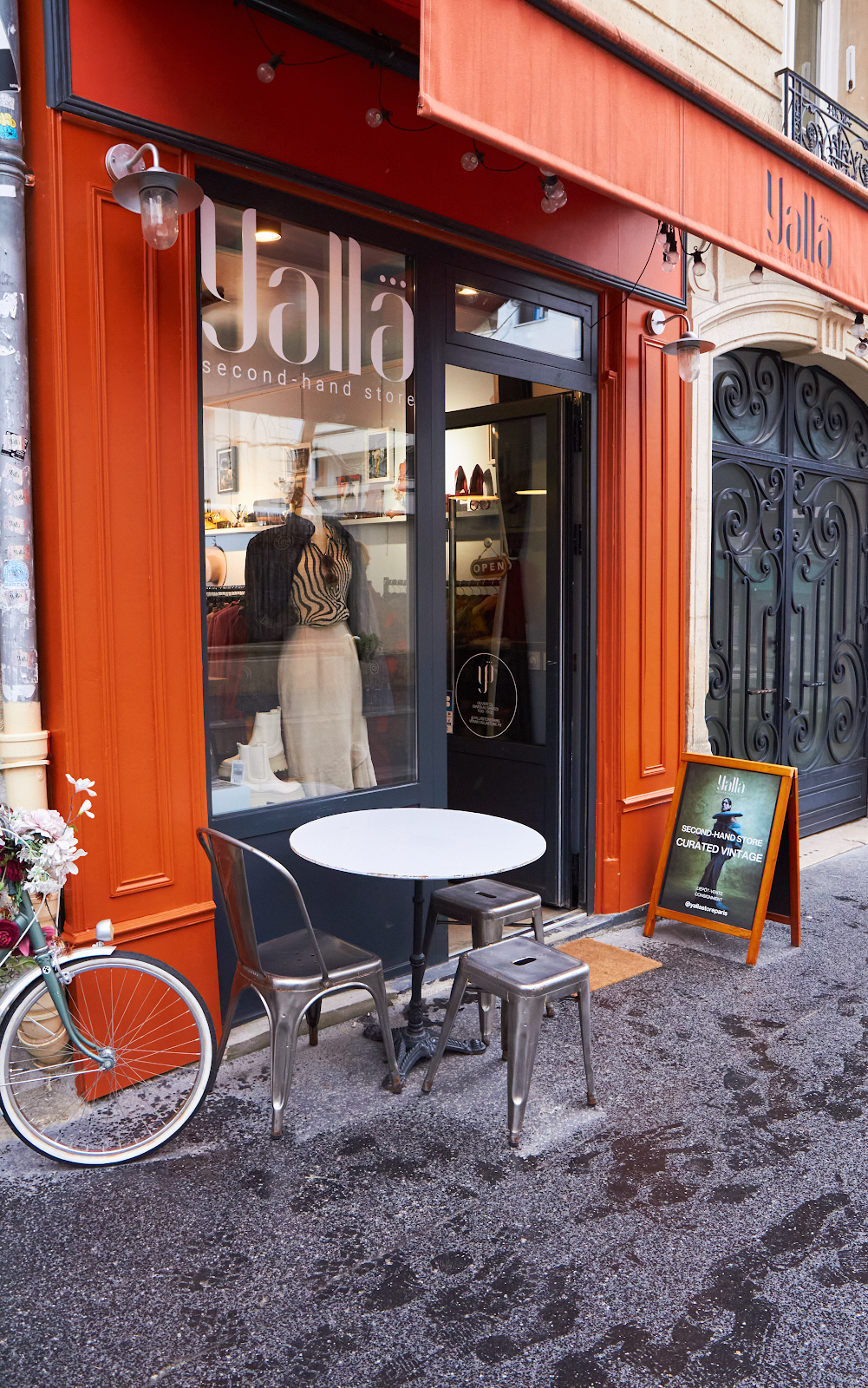 Photo de YALLÄ Paris 18 - Dépôt-vente / Second-hand store / Curated Vintage