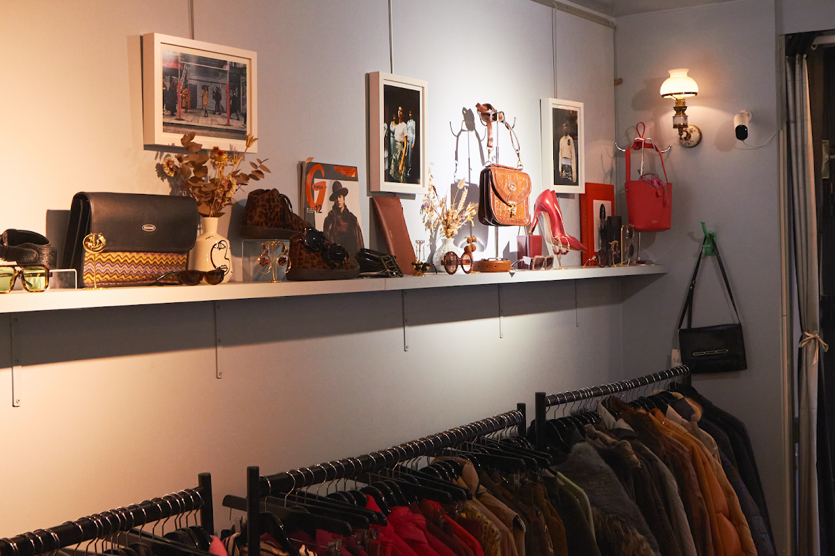 YALLÄ Paris 18 - Dépôt-vente / Second-hand store / Curated Vintage — photo 3